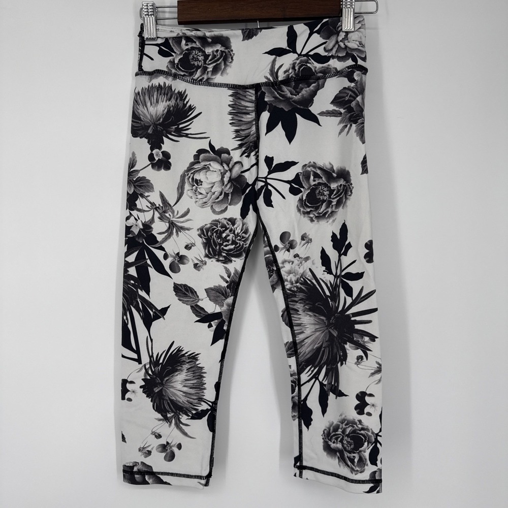 Lululemon Capri Cropped Wunder Under Brisk Bloom Floral Leggings Yoga Size 4